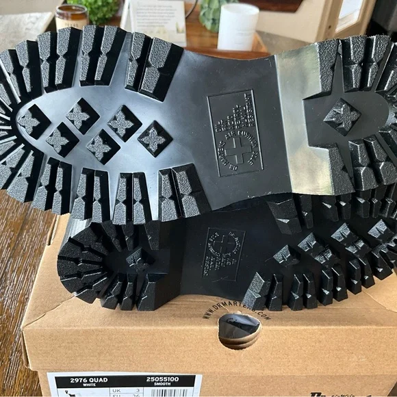 Dr. Martens Youth 2976 Quad Platform Chelsea Boot - Picture 4 of 5